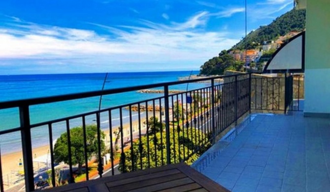 Laigueglia Beach - Happy Rentals