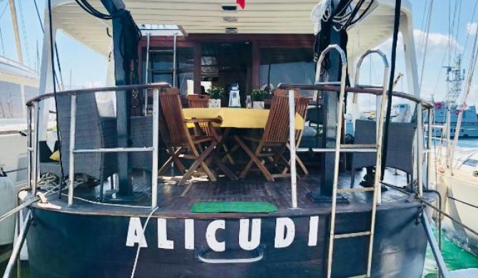 Boat & Breakfast Alicudi