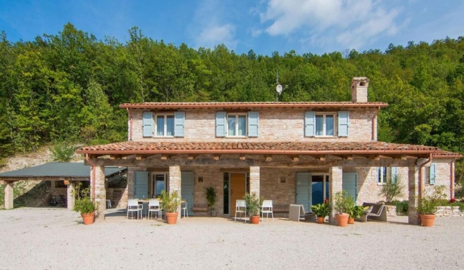 Chic Villa in Acqualagna with bubble bath in the pool and Private Garden